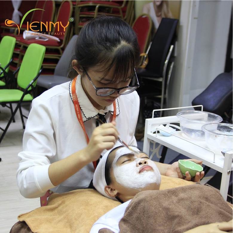 Chăm sóc da là một trong những dịch vụ thu hút của spa di động