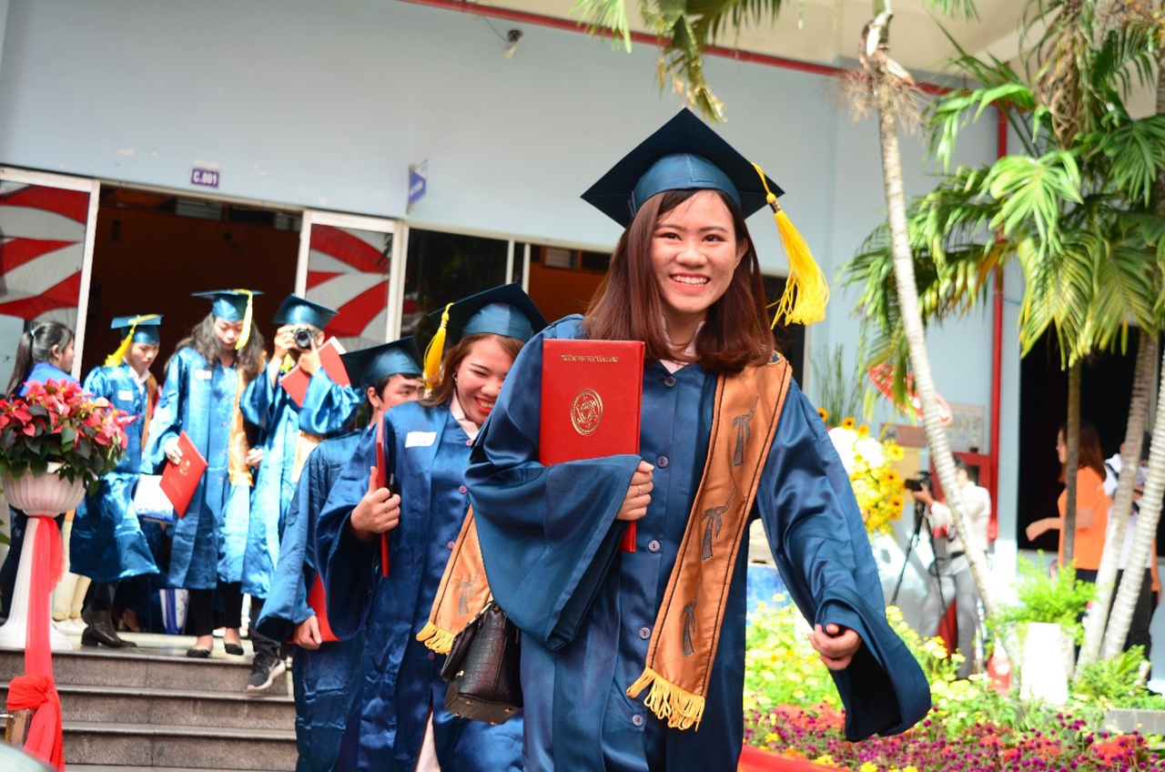 Sinh viên khóa 20 Văn Lang Trưởng thành trong lễ tốt nghiệp năm 2018 (ngày 14 và 15-7-2018 tại 233A Phan Văn Trị, phường 11, quận Bình Thạnh)