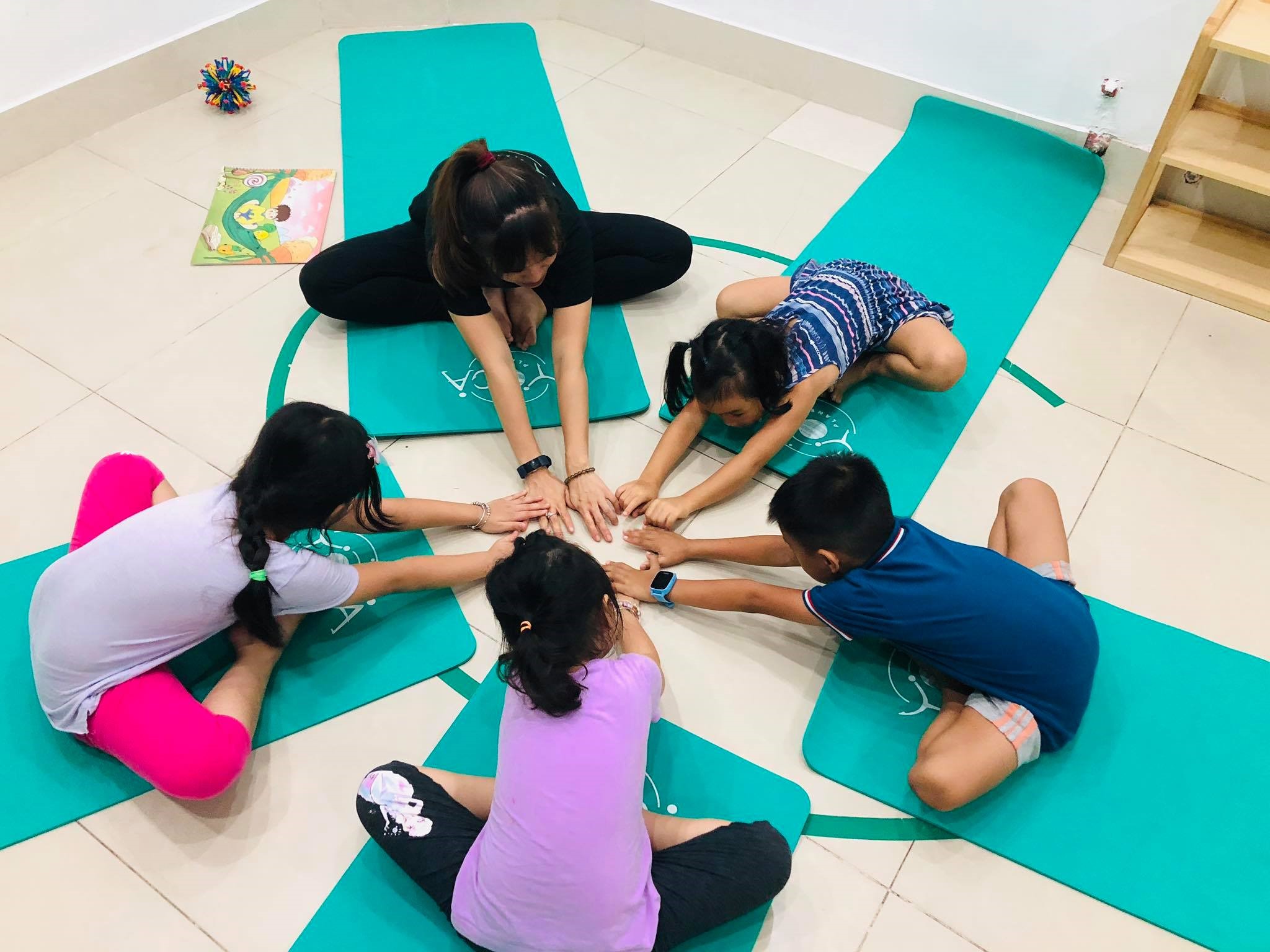 Một lớp học yoga kể chuyện - Yoga Planet tại TatuSchool