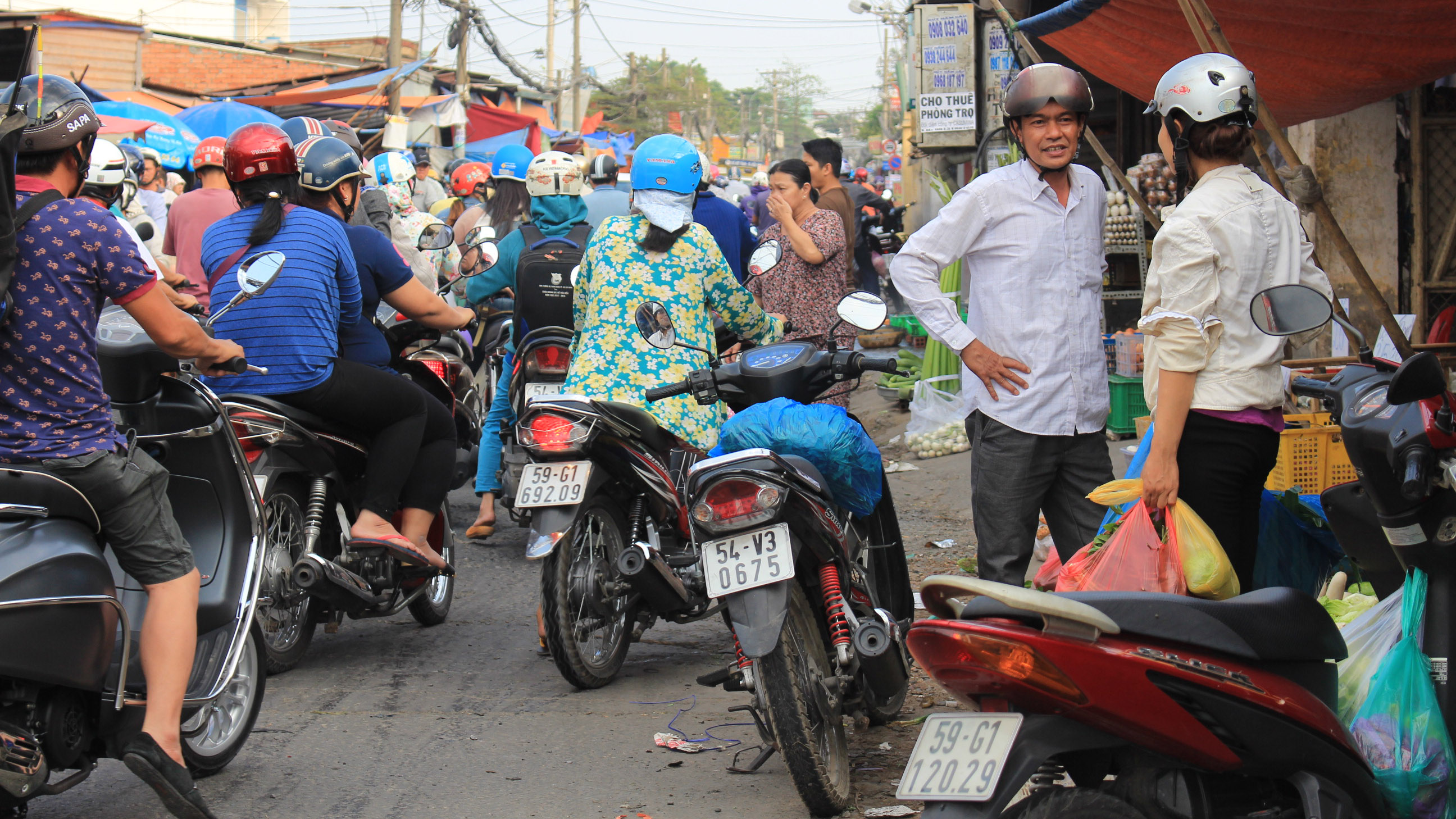 Phương tiện tập trung đông - Ảnh: Phạm Hữu