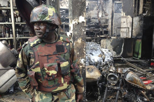 Binh lính Ghana đã được điều đến hiện trường vụ cháy - Ảnh: Reuters