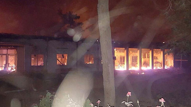 Bệnh viện tại Kunduz cháy rụi, thiêu cháy ít nhất 6 bệnh nhân sau cuộc dội bom - Ảnh: AFP