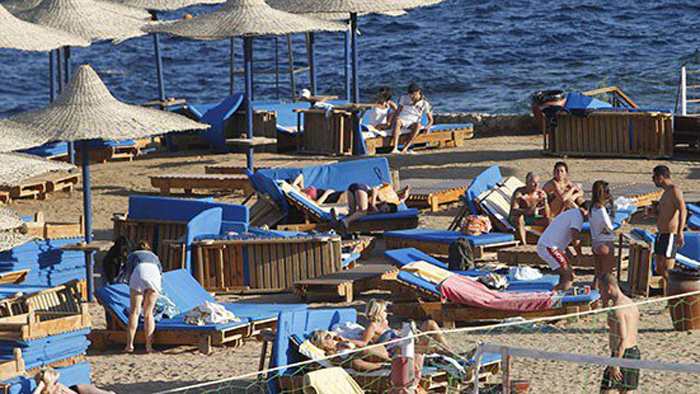 Sharm el Sheikh là một trong những điểm du lịch hiếm hoi ở Ai Cập còn tấp nập du khách - Ảnh: AFP