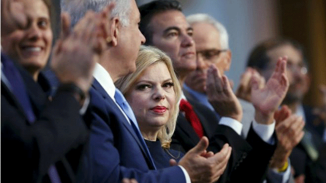 Bà Sara Netanyahu (giữa) từng nhiều lần bị tố cáo ngược đãi người làm công - Ảnh: Reuters