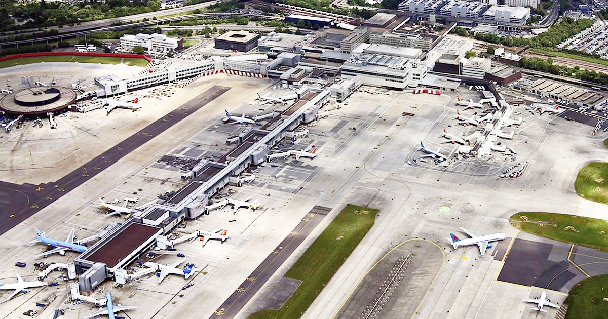 Sân bay London Gatwick (Anh), một trong những cái tên thường xuyên có mặt trong danh sách sân bay tắc nghẽn nhất thế giới, tàu bay luôn luôn phải xếp hàng dài chờ tới lượt bay