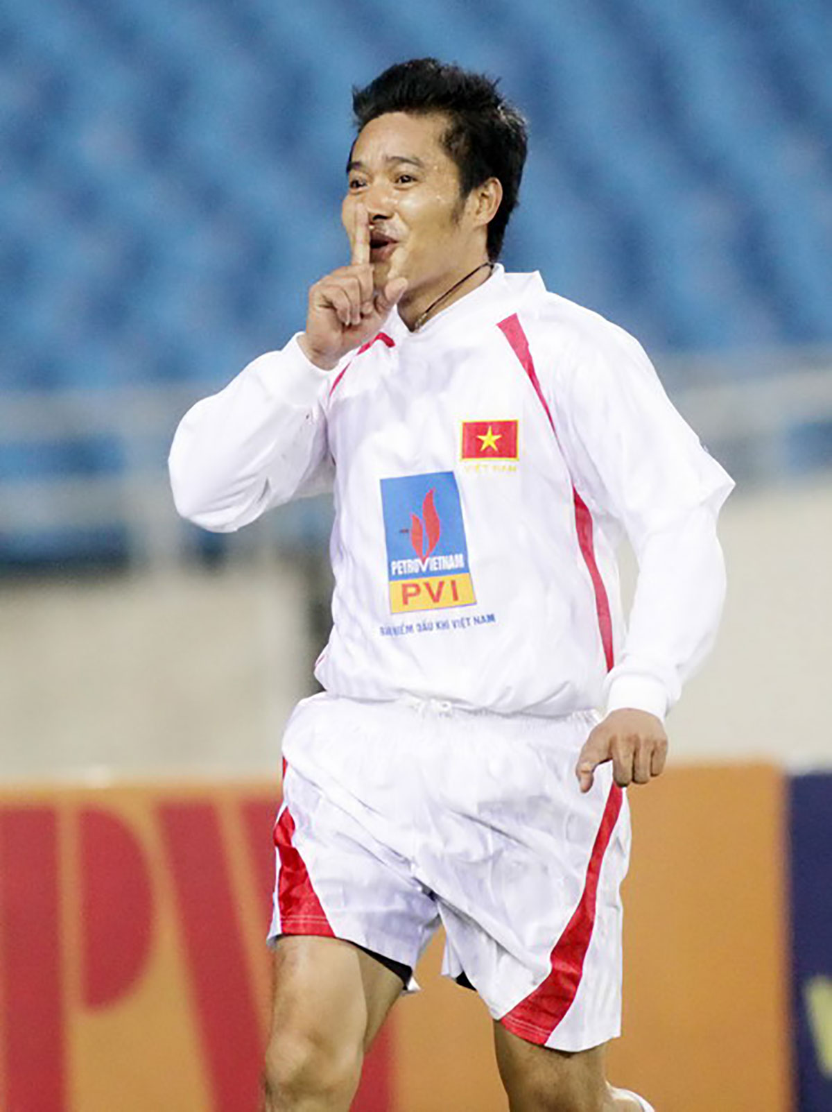 Hình ảnh đầy phong độ của cựu danh thủ Hồng Sơn khi vẫn thi đấu chuyên nghiệp.