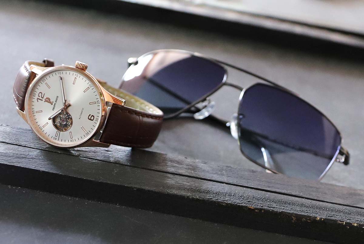 Khách hàng mua đồng hồ Philippe Auguste sẽ được nhận ngay 1 cặp kính mắt thời trang trị giá 6triệu đồng cùng ưu đãi giảm 20% mua dây da thay thế