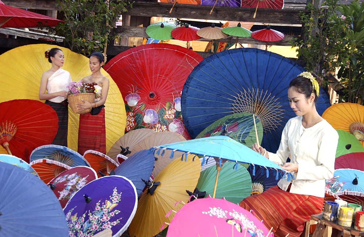 Bo Sang - làng nghề làm ô ở miền Bắc Thái Lan là một trong những địa điểm hút khách du lịch