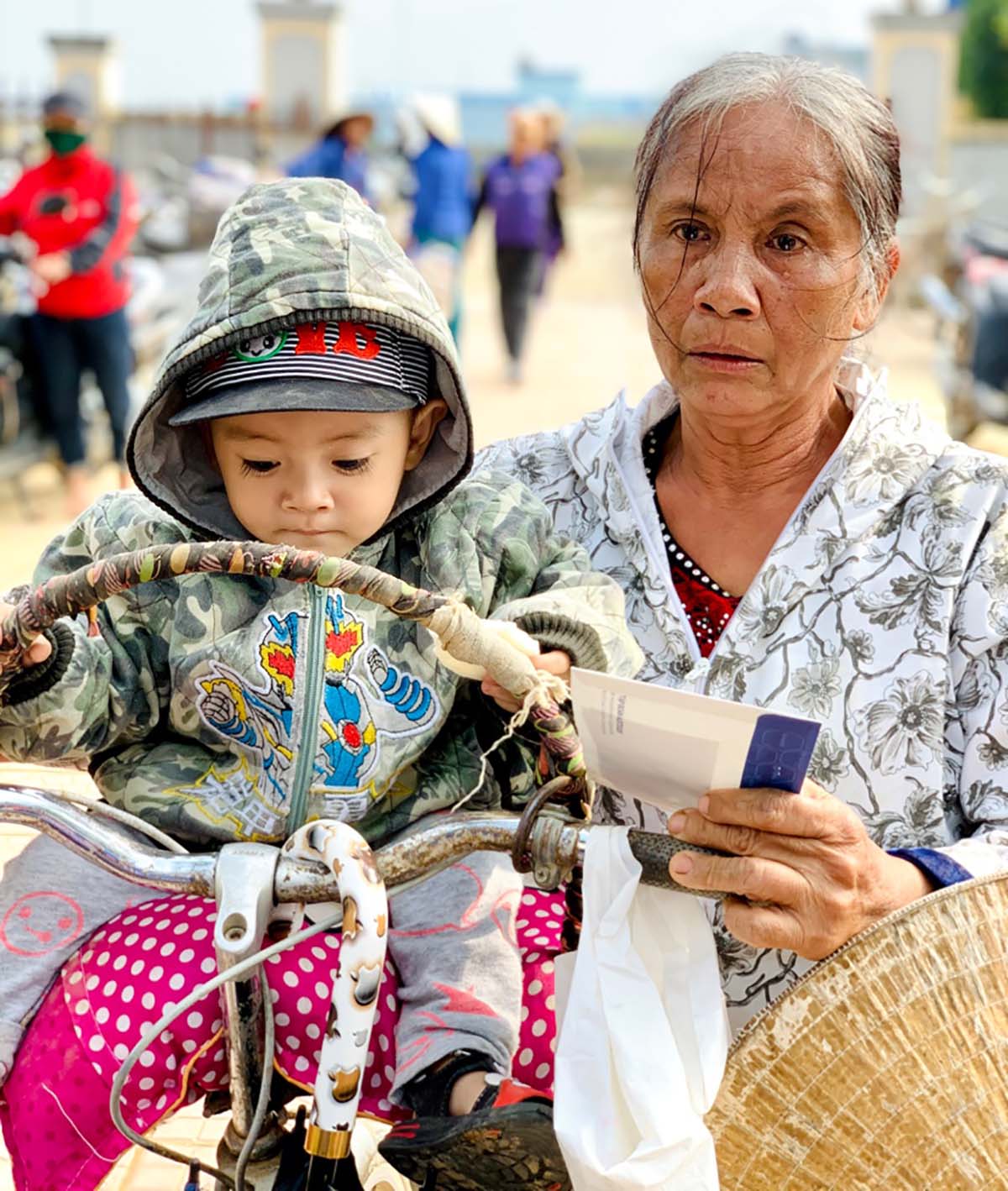 Nỗi lo lắng về cuộc sống khó khăn sau lũ đeo đuổi bà Lan và gia đình