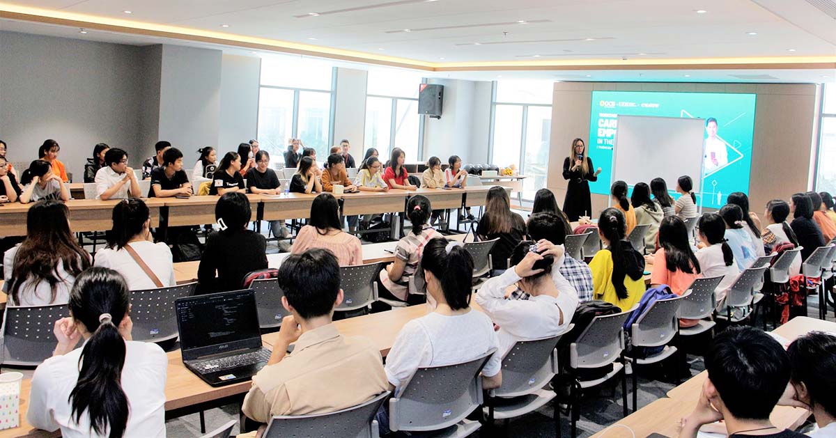 Các “lớp” workshop thu hút được sự quan tâm của đông đảo các bạn sinh viên tham dự