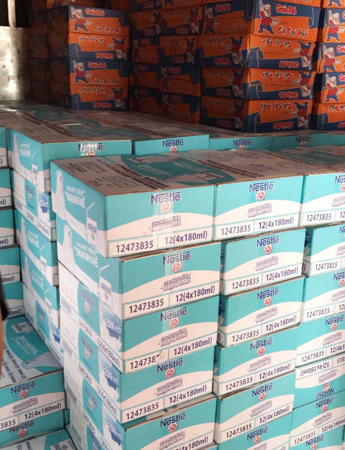 2.000 phần lương thực được trao tặng tận tay cho người dân huyện Trà Bồng