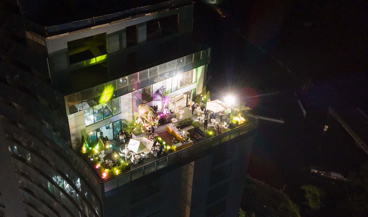 Tiệc BBQ tổ chức tại không gian sân vườn của căn hộ Sky Villas thuộc Babylon Tower