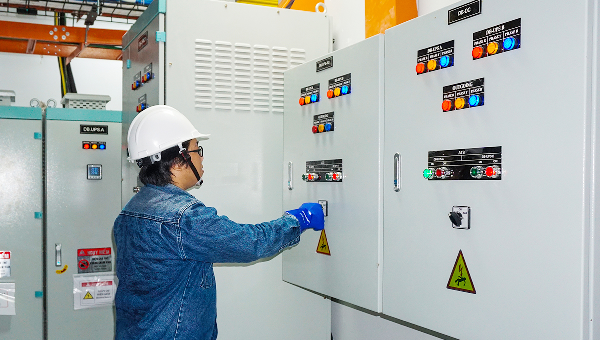 EVNHCM đã thành lập Trung tâm điều khiển từ xa, đầu tư hệ thống SCADA để quản lý vận hành tự động lưới điện; hoàn tất việc chuyển sang điều hành từ xa cho 100% trạm biến áp 110 KV