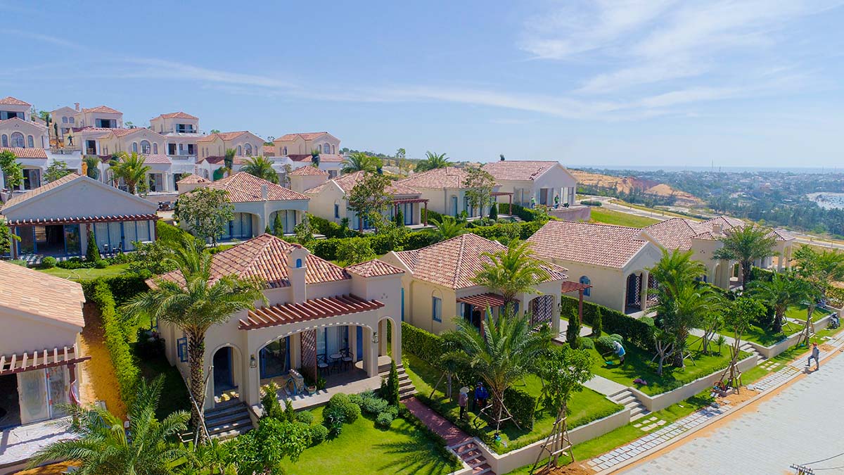 Các căn Biệt thự mang phong cách Địa Trung Hải phóng khoáng với tầm nhìn ôm trọn biển Mũi Né thu hút sự quan tâm của nhiều nhà đầu tư sành sõi (Ảnh thực tế Biệt thự tại NovaHills Mui Ne Resort & Villas)