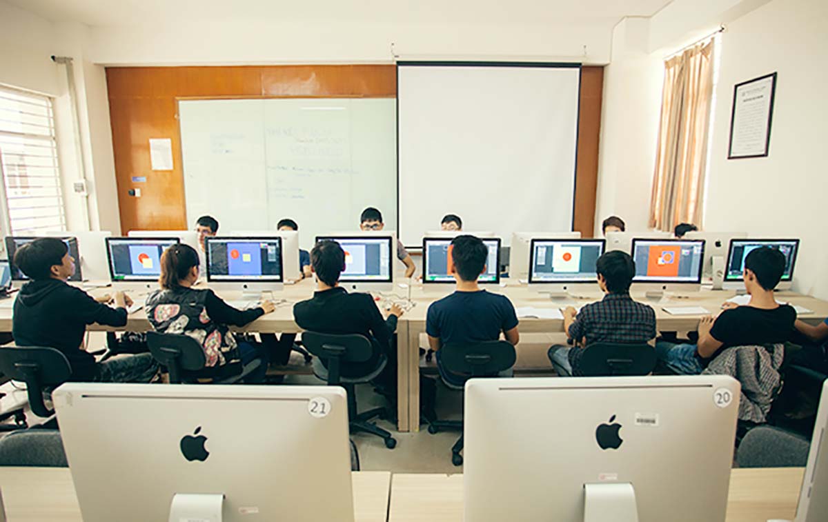 Sinh viên Duy Tân được học tập ở các phòng học có trang bị hệ thống máy tính hiện đại