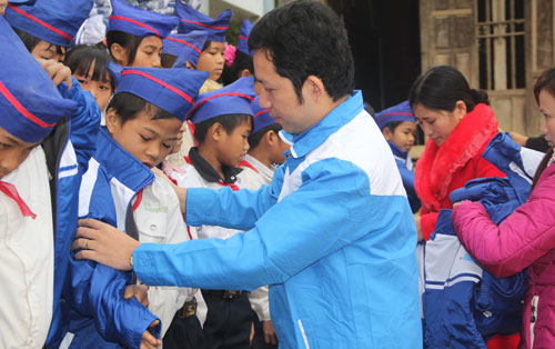 500 áo ấm đến với học sinh nghèo Nghệ An