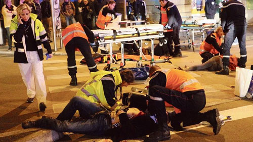 Kẻ quá khích tông 11 người đi bộ tại Pháp