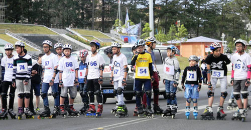 150 bạn trẻ tham gia giải đua và biểu diễn patin, ván trượt 1