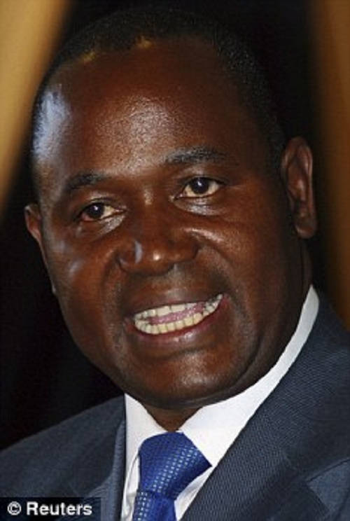 Chấn động chuyện tổng thống Zimbabwe bị vợ “cắm sừng” 