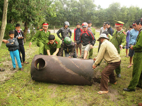 Bình hơi phát nổ, 2 người chết, 1 người bị thương nặng 4