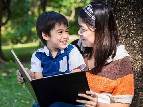 Ảnh hưởng của cha mẹ tới việc định hướng đọc sách cùng con 1