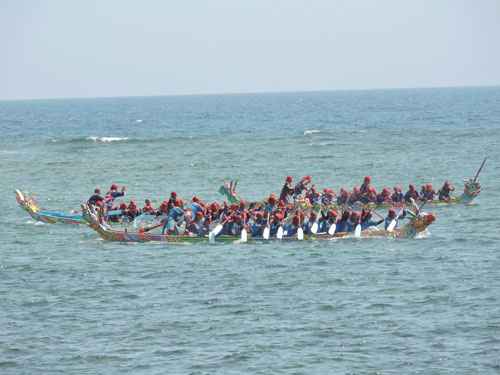Tưng bừng khai hội đua thuyền Tứ linh trên đảo Lý Sơn 4