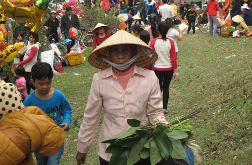 Đi chợ... đánh nhau cầu may3