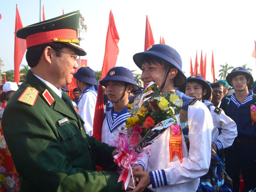 1.200 thanh niên Quảng Ngãi lên đường nhập ngũ