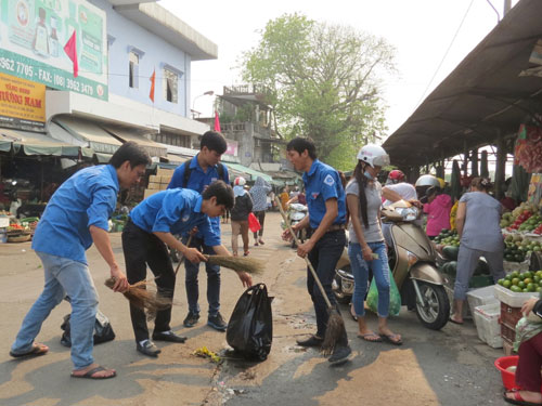 Ra quân vệ sinh môi trường