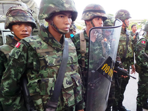 Thái Lan tính chuyện bỏ thiết quân luật