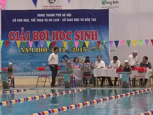 Mập mờ giải bơi học sinh Hà Nội: Trẻ thơ trong ‘cuộc chơi’ người lớn