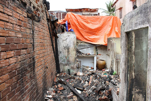 Vụ cháy 8 căn nhà ở TP.HCM: Cuộc sống đảo lộn khi căn nhà biến thành ‘bãi rác’ 6
