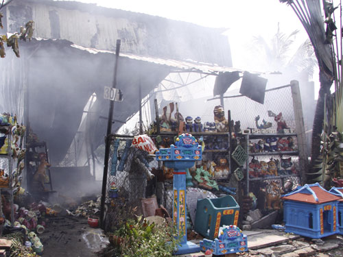 Vĩnh Long: Bà hỏa thiêu rụi 2 căn nhà