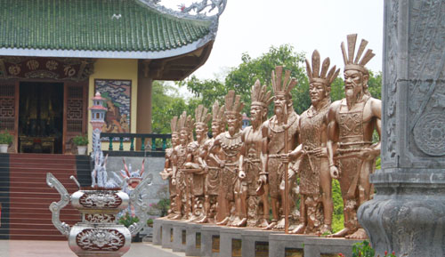 Tượng Quốc tổ, 18 tượng Vua Hùng được Guiness Việt Nam vinh danh 4
