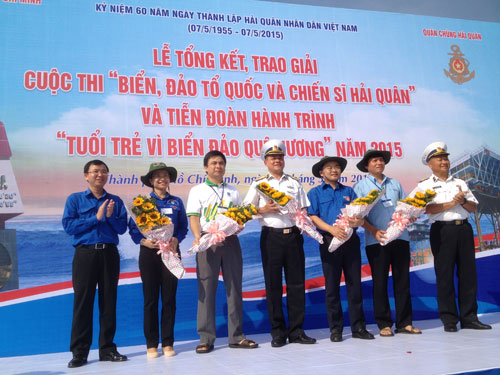 Tiễn Đoàn “Tuổi trẻ vì biển, đảo quê hương” lên đường thăm Trường Sa 1