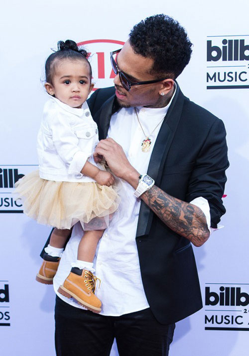Chris Brown nài nỉ bạn gái gốc Việt chấp nhận con mình 2