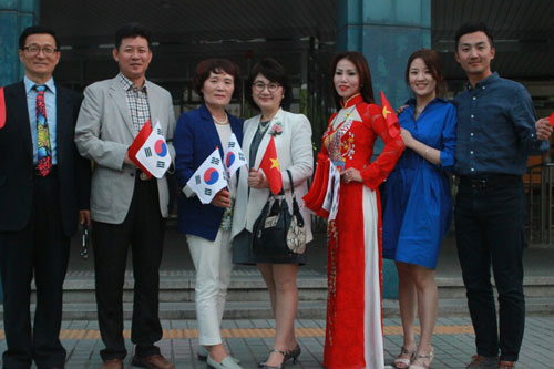 Chương trình nghệ thuật đặc sắc: “Tiếng hát từ Thành phố mang tên Người” tại Hàn Quốc 7