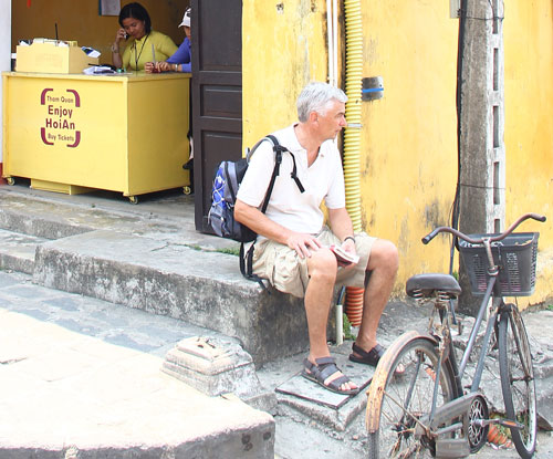 Đạp xe quanh phố cổ Hội An vào top 10 'trải nghiệm du lịch Việt Nam' 6