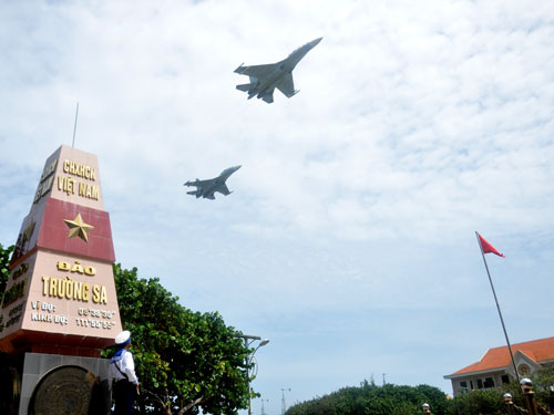 Không quân Việt Nam bảo vệ Trường Sa