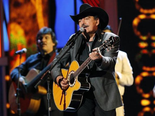 Ngôi sao âm nhạc Mexico Joan Sebastian đã tắt