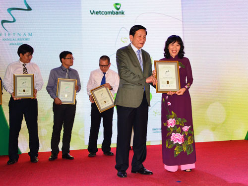 Vietcombank được bình chọn là Ngân hàng uy tín trên truyền thông 2015
