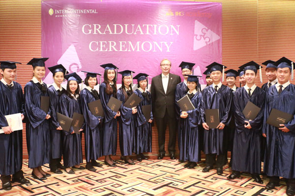 Trường Cao đẳng Bách Việt: 19 sinh viên hoàn thành học kỳ doanh nghiệp tại KS Intercontinental Asiana Saigon 3