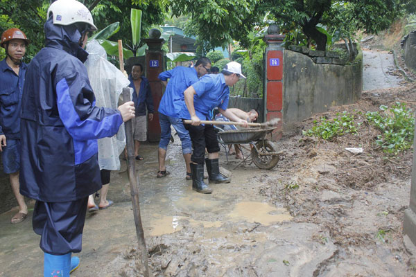 Tuổi trẻ Quảng Ninh giúp người dân khắc phục hậu quả lũ lụt 7