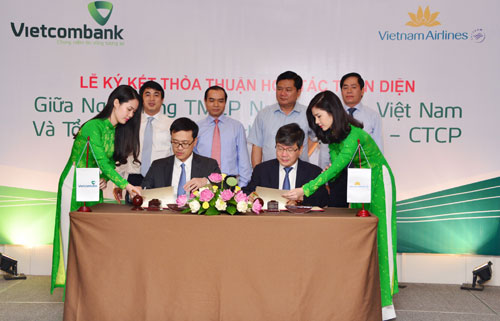 Vietcombank và Vietnam Airlines hợp tác toàn diện