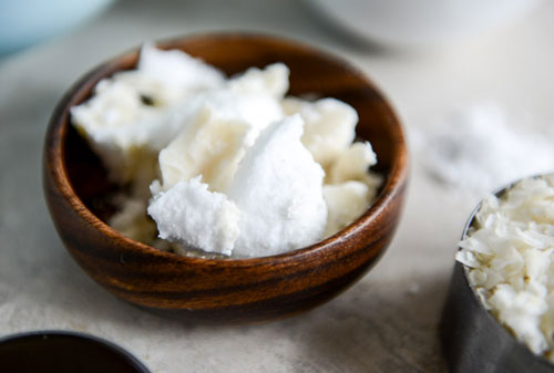 Cách làm bơ dừa dưỡng trắng, chống khô da nhanh và hiệu quả