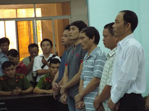 Kết thúc phiên xét xử sơ thẩm “cướp trầm” tại Khánh Hòa: Nguyên Trưởng công an huyện lãnh 9 năm tù