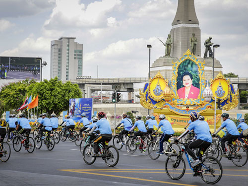 Thái Lan đạp xe lập kỉ lục Guinness, hai người chết