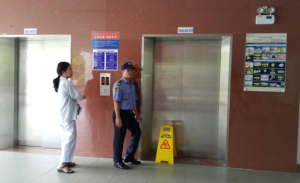 Đà Nẵng: Rớt thang máy trong bệnh viện, cụ ông 72 tuổi bị thương nặng 2