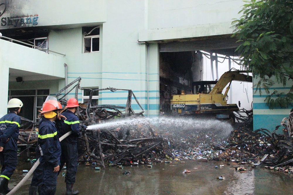 Cháy lớn ở KCN Vĩnh Lộc, hàng trăm chiến sĩ chữa cháy được huy động 4