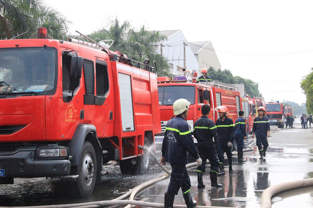 Cháy lớn ở KCN Vĩnh Lộc, hàng trăm chiến sĩ chữa cháy được huy động 5
